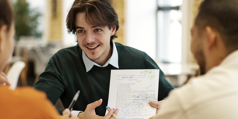 Crafting HR Resumes: From Entry-Level to CHRO Success